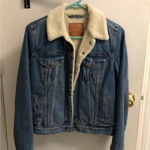 Levi’s sherpa lined trucker jacket